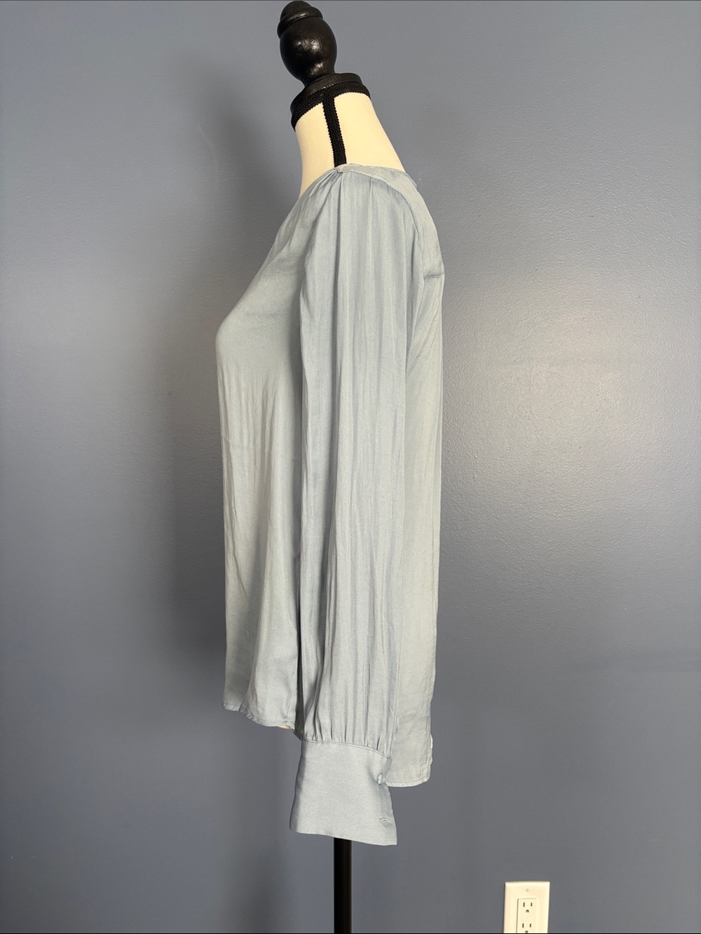 Light Blue V-Neck Long Sleeve Women's Top size XS - Picture 3 of 6